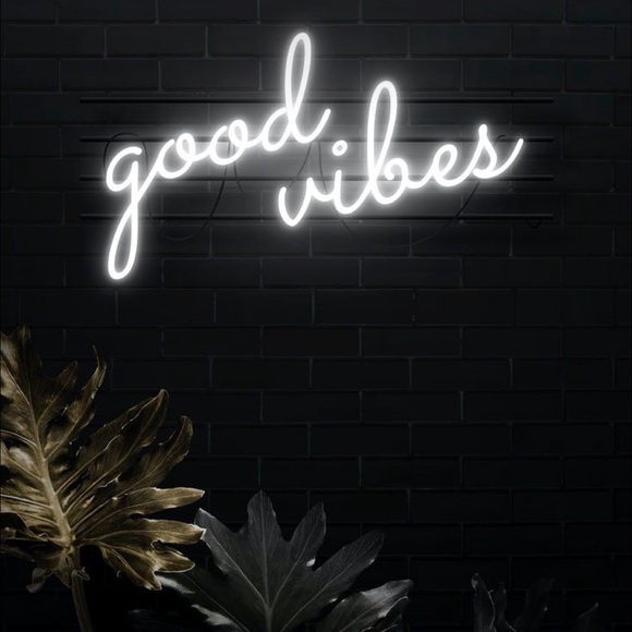 LIKE THIS LISTING TO BE NOTIFIED WHEN ORCHIDS OF LELE IS LIVE!!! πΈπΊπ· - Picture 5 of 7